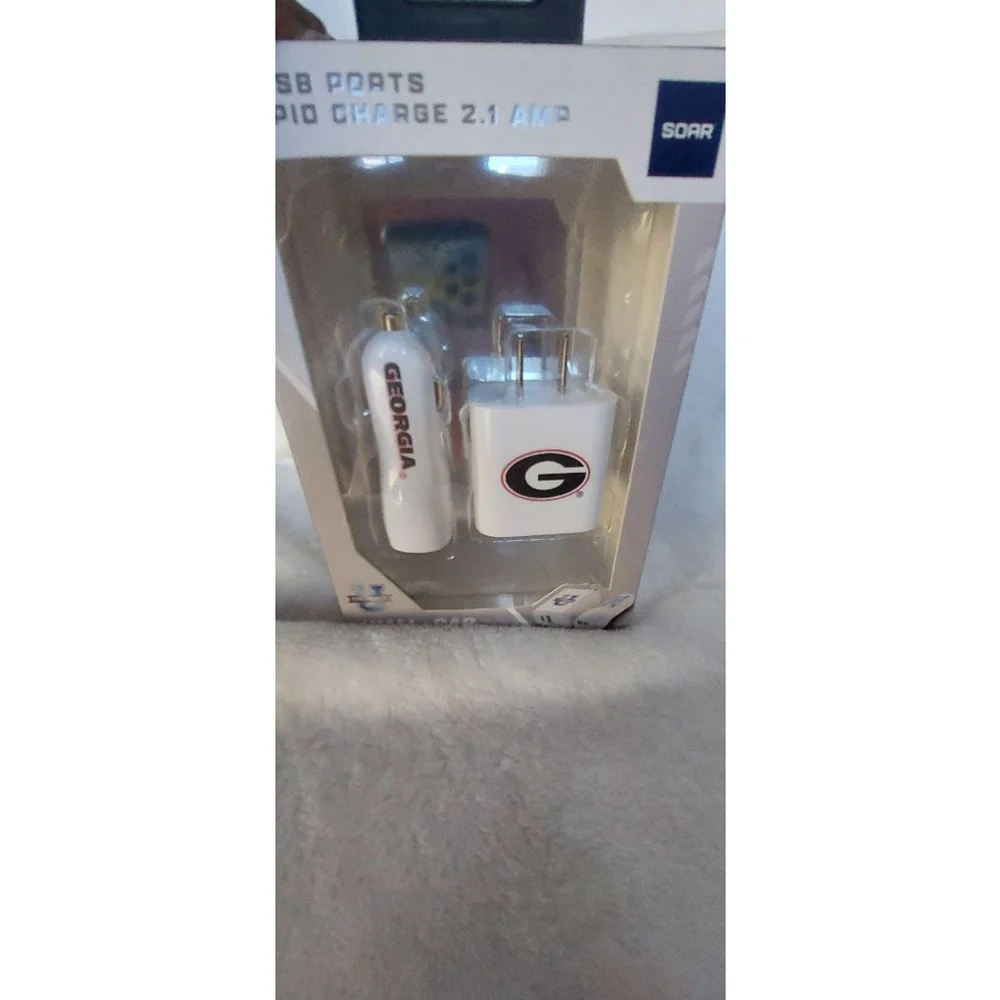 Go Dawgs! Unisex SOAR Wall+Car Chargers White Red